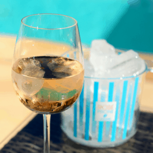 rose piscine wine with ice