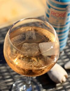 rose wine with ice piscine
